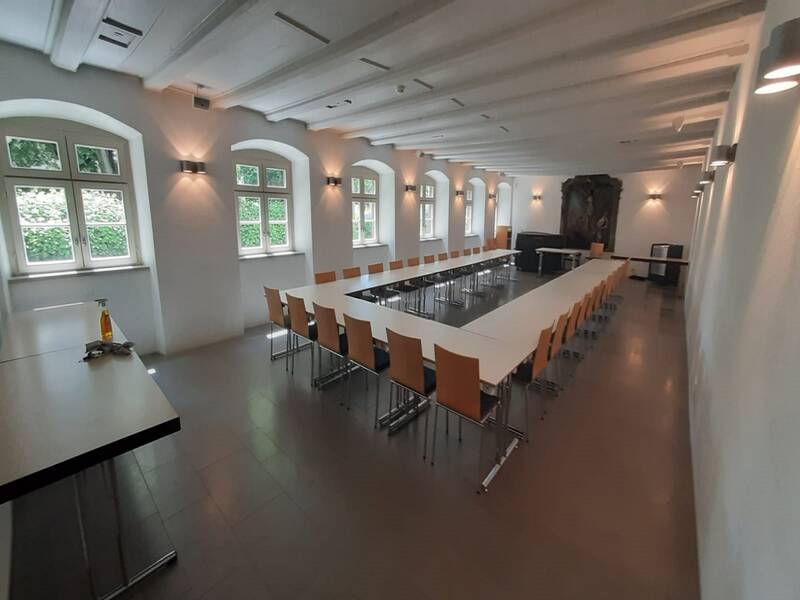 Bestuhlung anlässlich einer Schulung im Refektorium des Kapzuzinerklosters