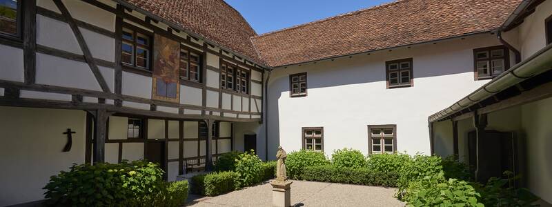 Kapuzinerkloster Kreuzgang bei Tag