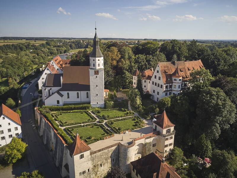 Schloss Neufra Hängegarten und Kirche
