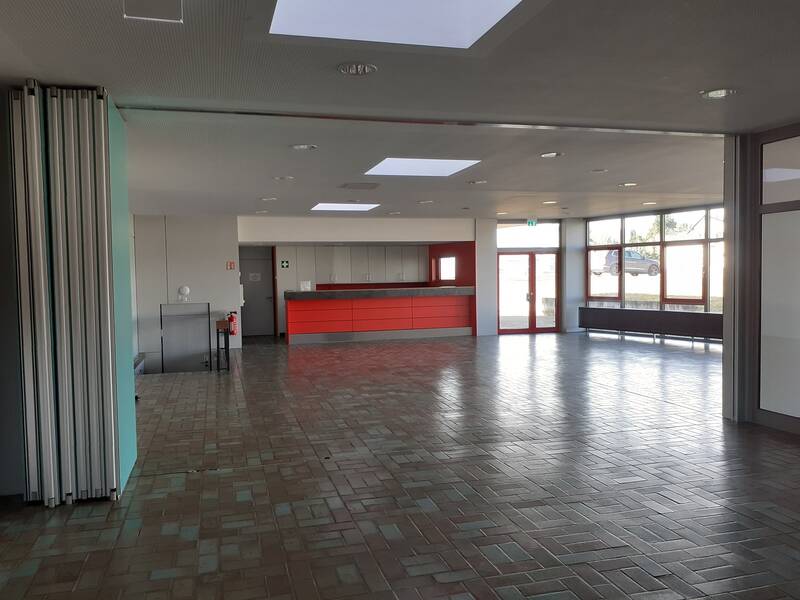 Blick in den Innenraum der Cafeteria der Geschwister-Scholl-Realschule